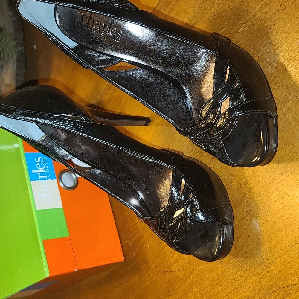 New Charles by Charles David Skimpier 6?inch platform with skinny heels Size 7